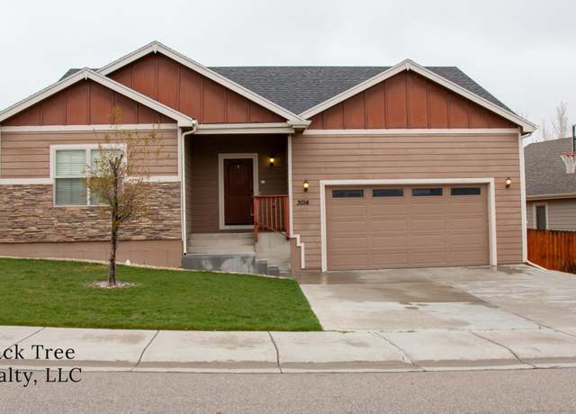 Property at 3014 Indian Springs Dr, Casper, WY 82604, 5 beds, 3 baths
