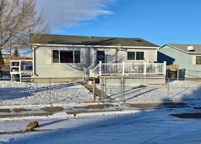 Property at 427 E Miller St, Rawlins, WY 82301, 4 beds, 1.75 baths