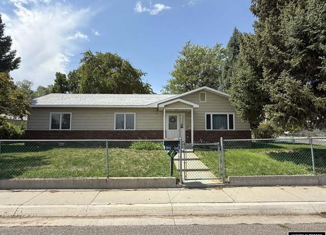 Property at 220 N 5th St W, Riverton, WY 82501, 2 beds, 1.75 baths