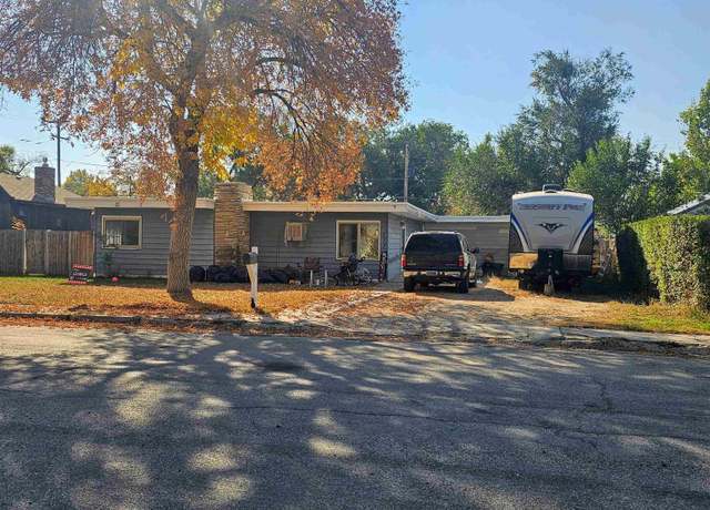 Property at 512 Obie Sue Ave, Worland, WY 82401, 4 beds, 1.25 baths