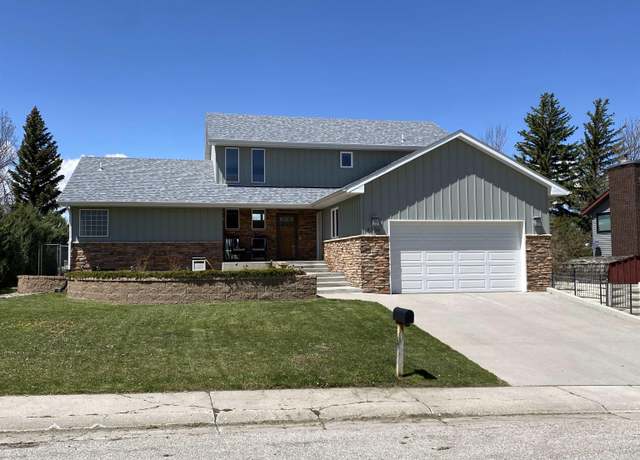 Property at 4230 S Oak St, Casper, WY 82601, 4 beds, 3.5 baths
