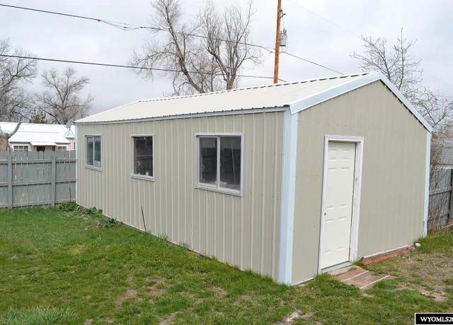 Property at 208 Paige Ave, Glendo, WY 82213