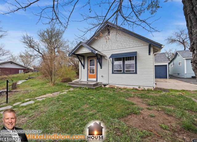 Property at 1041 S Mckinley St, Casper, WY 82601, 5 beds, 3.75 baths