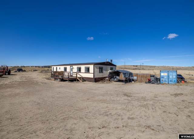 Property at 8430 E Quartz Cir, Evansville, WY 82636, 3 beds, 2 baths