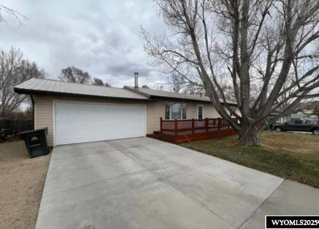 Property at 915 Kansas Street St, Green River, WY 82935, 4 beds, 3 baths