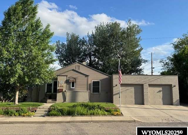 Property at 1129 E 10th St, Casper, WY 82601, 2 beds, 1.75 baths