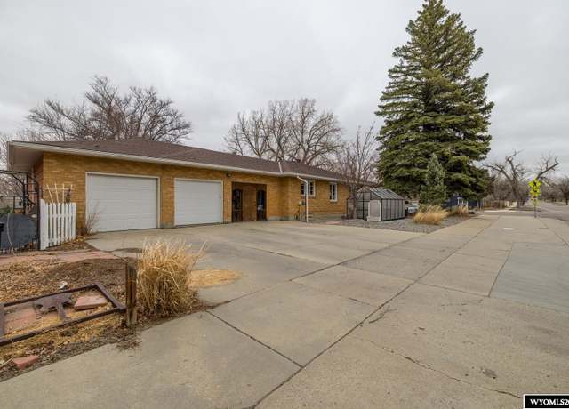 Property at 1244 S Durbin St, Casper, WY 82601, 3 beds, 2.5 baths