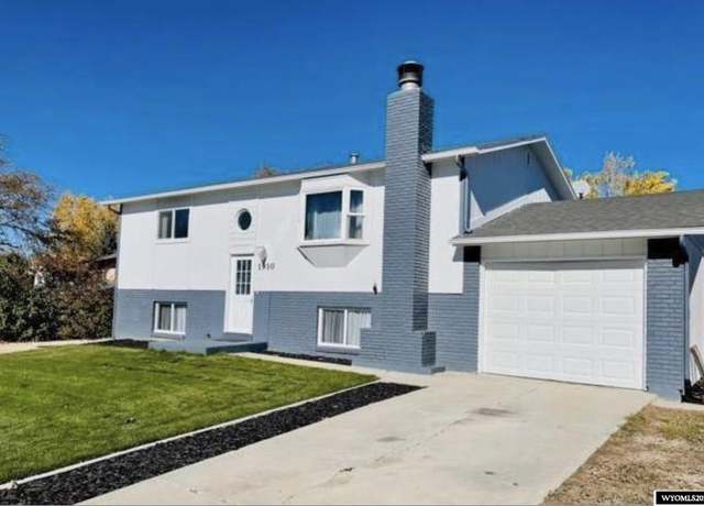 Property at 1910 Madora Ave, Douglas, WY 82633, 4 beds, 2 baths
