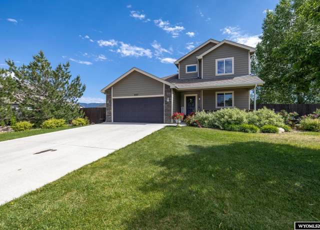Property at 6521 Blue Springs Rd, Casper, WY 82604, 3 beds, 2.5 baths