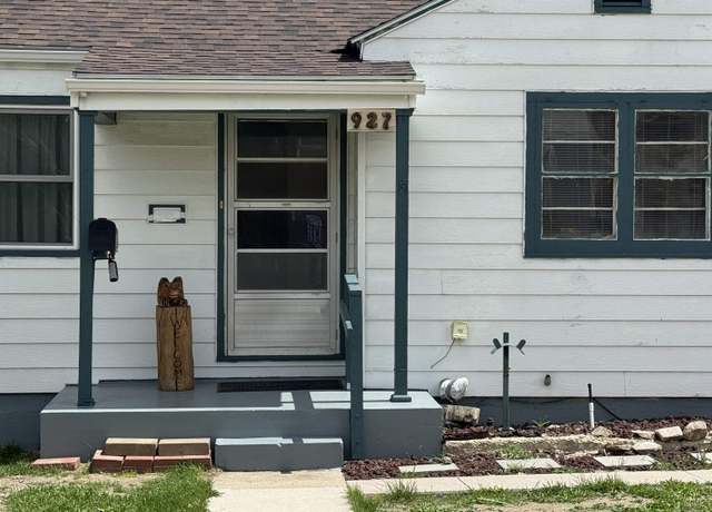 Property at 927 14th St, Rawlins, WY 82301, 5 beds, 1.75 baths