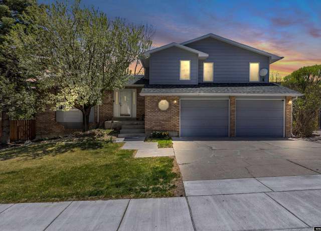 Property at 435 Evans Dr, Green River, WY 82935, 4 beds, 2.75 baths