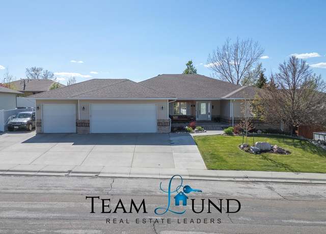 Property at 5102 Vista Way, Casper, WY 82601, 4 beds, 3 baths