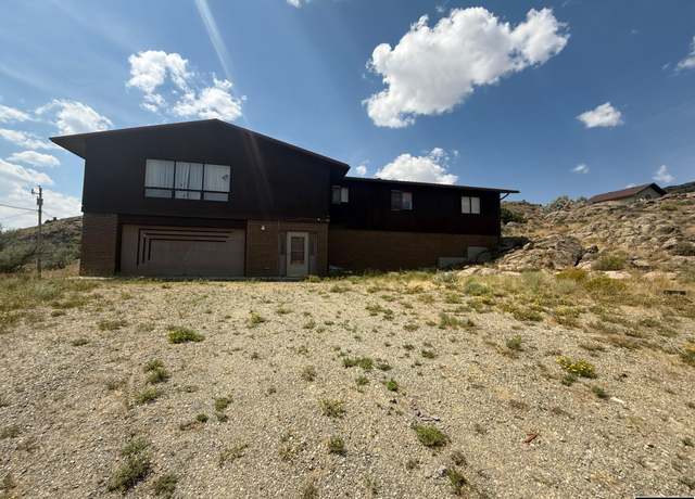 Property at 1606 Coulson Dr, Rawlins, WY 82301, 4 beds, 2.75 baths