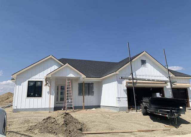 Property at 2704 Berkshire Way, Casper, WY 82609, 3 beds, 2.5 baths
