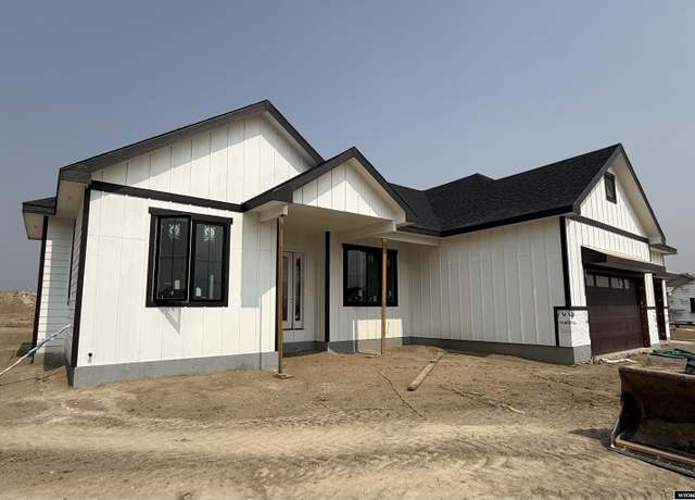 Property at 2704 Berkshire Way, Casper, WY 82609, 3 beds, 2.5 baths