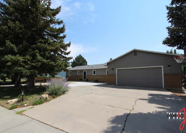 Property at 991 Donegal St, Casper, WY 82609, 5 beds, 3 baths