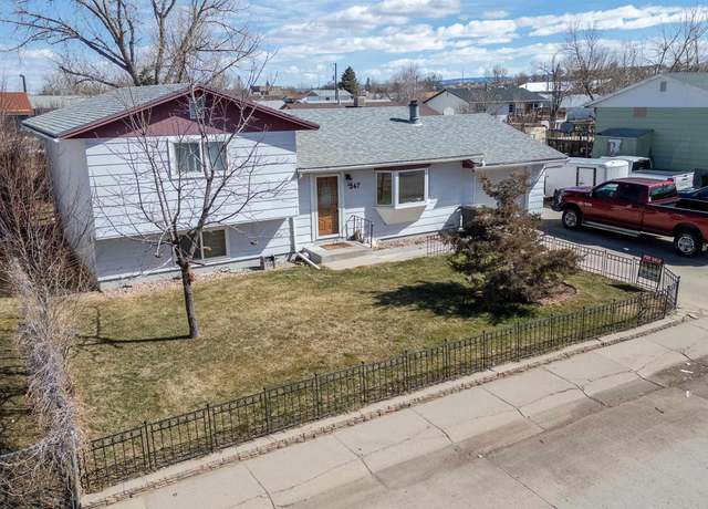 Property at 347 Copper Ave, Evansville, WY 82636, 4 beds, 1.5 baths