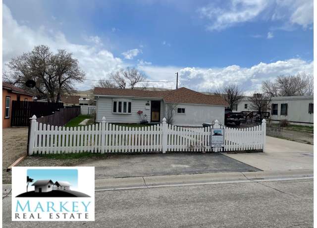 Property at 304 W Center St, Rawlins, WY 82301, 4 beds, 2 baths