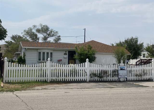 Property at 304 W Center St, Rawlins, WY 82301, 4 beds, 2 baths
