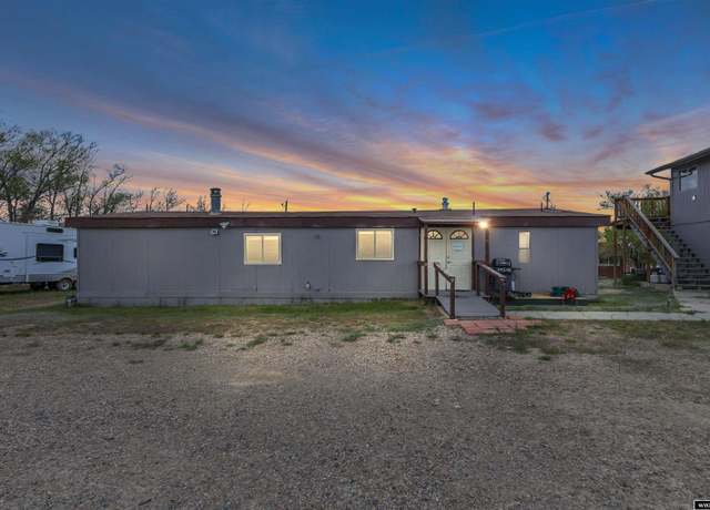 Property at 277 Mesa Dr, Rock Springs, WY 82935, 3 beds, 2 baths