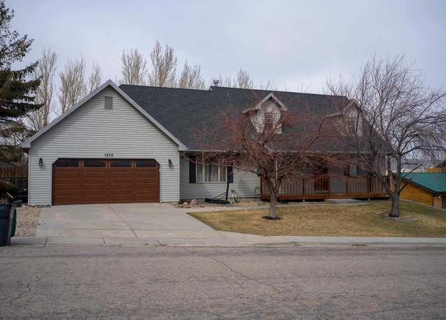 Property at 1205 Kentucky St, Green River, WY 82935, 5 beds, 4 baths