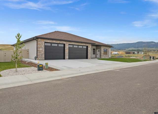 Property at 2955 Hogan Dr, Casper, WY 82601, 4 beds, 3 baths
