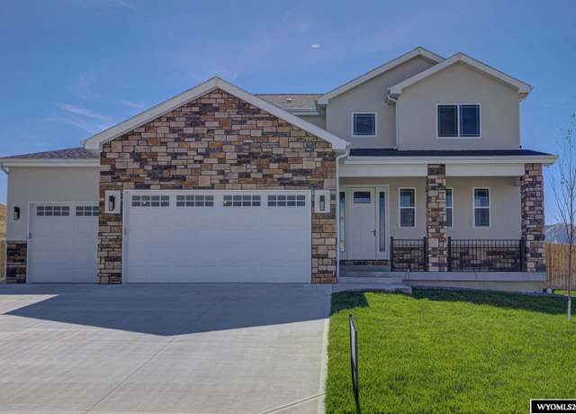 Property at 1621 Serenity Ln, Casper, WY 82601, 5 beds, 3.5 baths