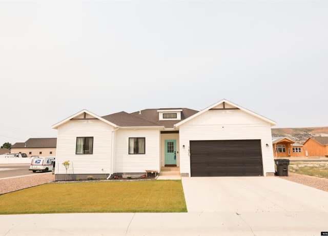 Property at 1400 Kaye Way Way, Rock Springs, WY 82901, 3 beds, 2 baths