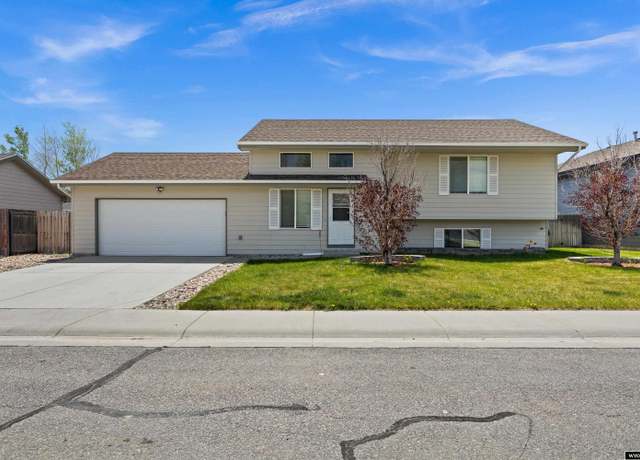 Property at 2311 Omaha Trl, Bar Nunn, WY 82601, 4 beds, 2.5 baths