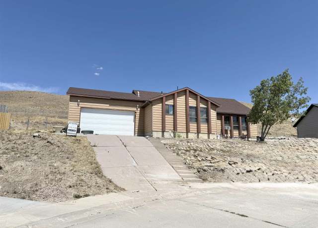 Property at 1921 Berry Drive Dr, Kemmerer, WY 83101, 4 beds, 2 baths