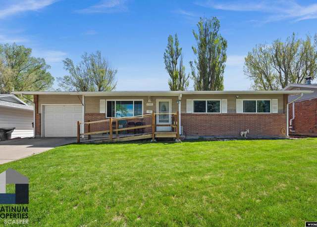 Property at 1341 Hazelwood Dr, Casper, WY 82609, 4 beds, 1.5 baths