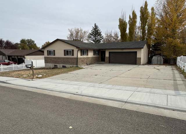 Property at 530 Knotty Pine St, Green River, WY 82935, 4 beds, 2.5 baths