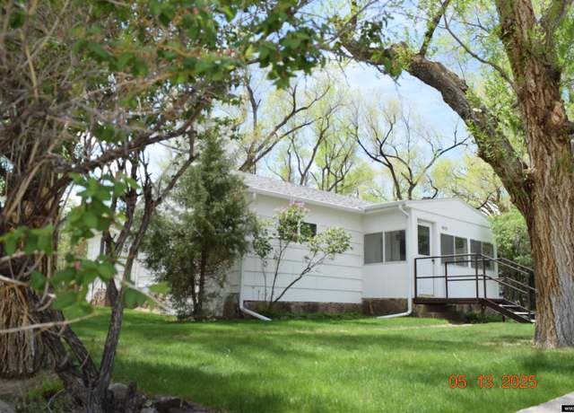 Property at 415 W Fir St, Glenrock, WY 82637, 3 beds, 2 baths