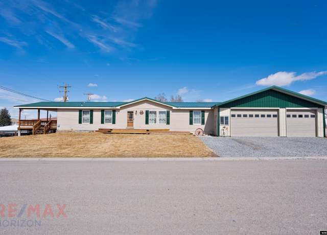 Property at 218 S Lincoln Ave, Glendo, WY 82213, 4 beds, 3 baths