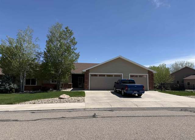 Property at 1761 Blue Spruce Dr, Casper, WY 82609, 4 beds, 2.75 baths