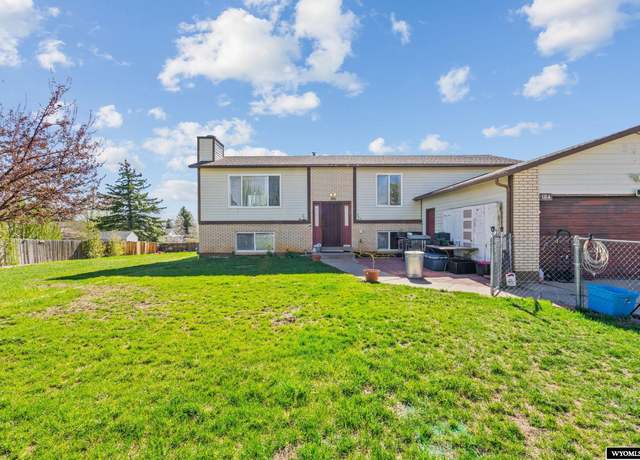 Property at 104 Canyon Hollow Drive Dr, Evanston, WY 82930, 5 beds, 3 baths