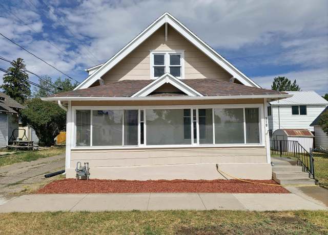 Property at 318 8th St, Evanston, WY 82930, 3 beds, 1.5 baths
