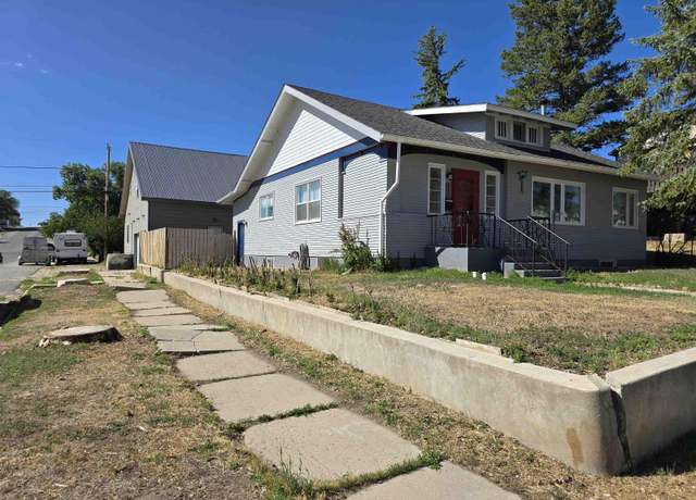 Property at 222 E Maple St, Rawlins, WY 82301, 5 beds, 2 baths