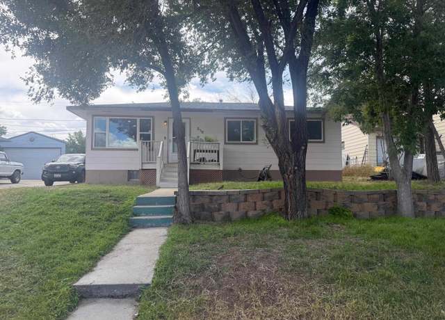 Property at 218 E Davis St, Rawlins, WY 82301, 5 beds, 1.75 baths