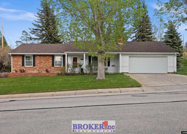 Property at 3021 Coffman Ave, Casper, WY 82604, 4 beds, 2.75 baths