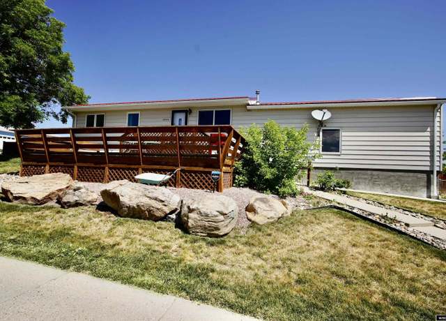 Property at 1604 E 17th St, Casper, WY 82601, 4 beds, 2 baths
