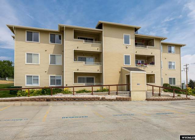 Property at 2611 E 15th #302 St, Casper, WY 82609, 3 beds, 1.75 baths