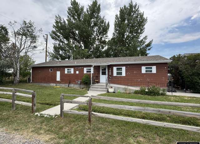 Property at 1420 Wyoma St, Riverton, WY 82501, 4 beds, 1.5 baths
