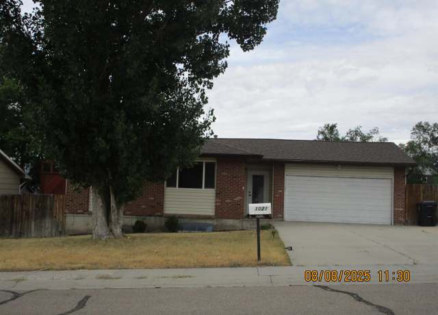 Property at 1021 Maple Way, Rock Springs, WY 82901, 3 beds, 2 baths