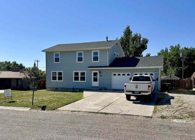 Property at 116 W Heath St, Rawlins, WY 82301, 4 beds, 1.5 baths