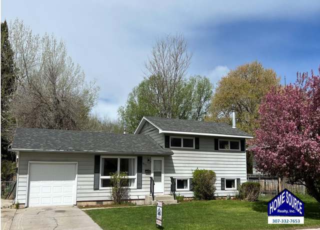 Property at 685 East Ln, Lander, WY 82520, 3 beds, 2 baths