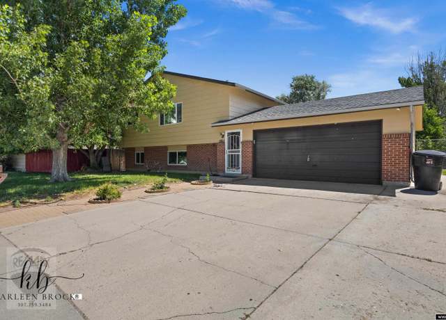 Property at 2865 Mockingbird Trail Trl, Casper, WY 82604, 4 beds, 2 baths