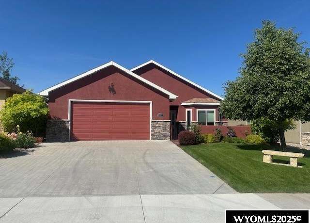 Property at 1660 Blue Spruce Dr, Casper, WY 82609, 3 beds, 2 baths