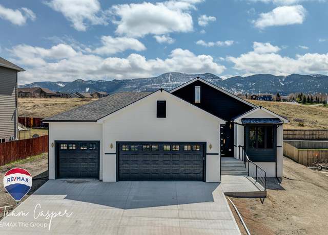 Property at 1041 Goodstein Dr, Casper, WY 82601, 3 beds, 2 baths