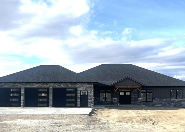 Property at 950 Spears Rd, Casper, WY 82644, 4 beds, 3.5 baths